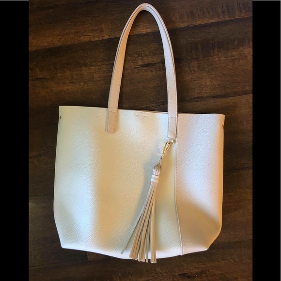 Charming Charlie Handbags - ⭐️BOGO⭐️ Faux leather tote